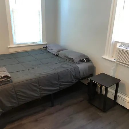 Private 2-Bedroom With Free Parking And Direct Bus To Nyc Manhattan Only 2 Blocks Away
